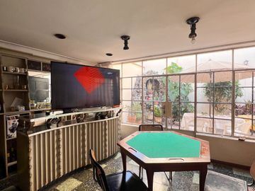 AMPLIA CASA EN EL LIMITE DE LINCE Y SAN ISIDRO EN VENTA