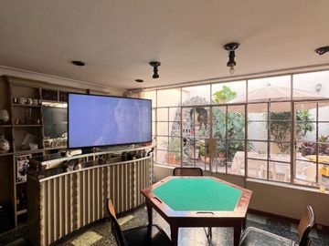 AMPLIA CASA EN EL LIMITE DE LINCE Y SAN ISIDRO EN VENTA