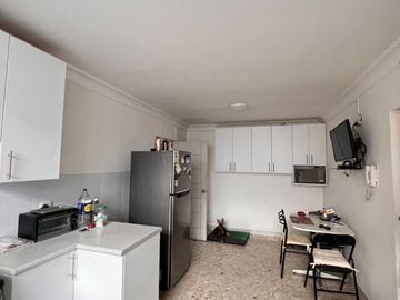 AMPLIA CASA EN EL LIMITE DE LINCE Y SAN ISIDRO EN VENTA