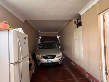 AMPLIA CASA EN EL LIMITE DE LINCE Y SAN ISIDRO EN VENTA