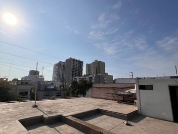 AMPLIA CASA EN EL LIMITE DE LINCE Y SAN ISIDRO EN VENTA