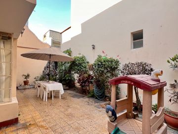 AMPLIA CASA EN EL LIMITE DE LINCE Y SAN ISIDRO EN VENTA