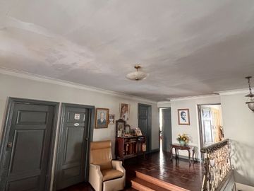 AMPLIA CASA EN EL LIMITE DE LINCE Y SAN ISIDRO EN VENTA