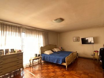 AMPLIA CASA EN EL LIMITE DE LINCE Y SAN ISIDRO EN VENTA