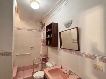 AMPLIA CASA EN EL LIMITE DE LINCE Y SAN ISIDRO EN VENTA