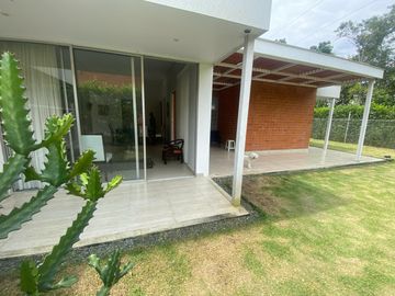 VENDO CASA EN ALFAGUARA