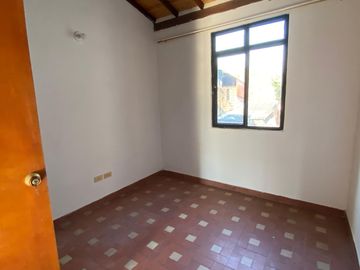 ALQUILO CASA EN EL SECTOR DE LA AVENIDA SAN MATEO COD 8590426