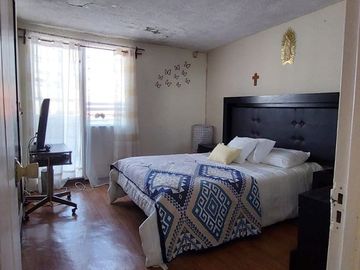 VENDO CASA MUY AMPLIA EN VILLA DE LAS FLORES, EXCELENTE UBICACION