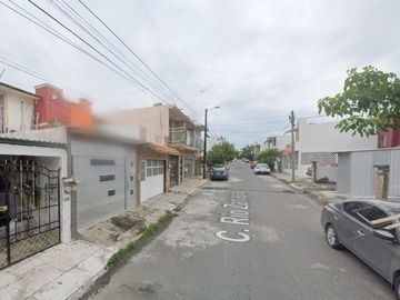 REMATE DE CASA EN EL PUERTO DE VERACRUZ A 10 MINUTOS DEL CENTRO AQUIERE TU PRPIEDAD CON UN 65% DE DESCUENTO