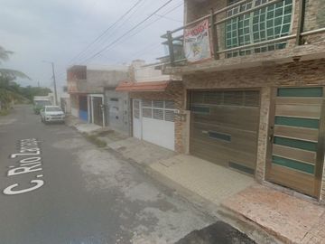 REMATE DE CASA EN EL PUERTO DE VERACRUZ A 10 MINUTOS DEL CENTRO AQUIERE TU PRPIEDAD CON UN 65% DE DESCUENTO