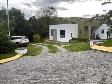 Vendo Casa Quinta en el Guaran gal frente a  Tanda DE Guayllabamba