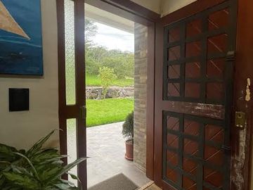 Vendo Casa Quinta en el Guaran gal frente a  Tanda DE Guayllabamba