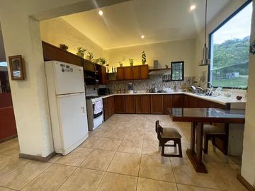 Vendo Casa Quinta en el Guaran gal frente a  Tanda DE Guayllabamba