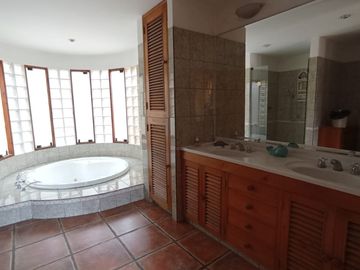 VENTA CASA CHACLACAYO ALT. BANCO NACION 2500M2 MAS 1000 M2 A $500,000 INSUPERABLE