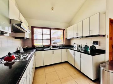 Casa en venta Calle Ibiza un piso en buen estado