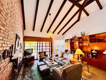 Casa en venta Calle Ibiza un piso en buen estado