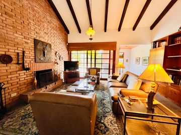 Casa en venta Calle Ibiza un piso en buen estado