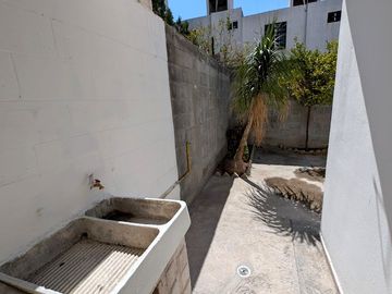 Casa en VENTA en Querétaro ¡Valle de Santiago, dentro de condominio!
