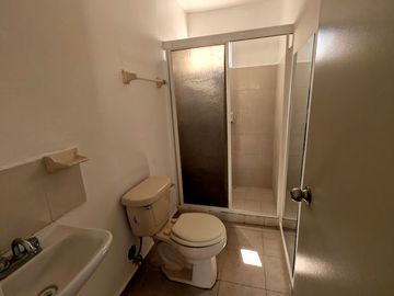 Casa en VENTA en Querétaro ¡Valle de Santiago, dentro de condominio!