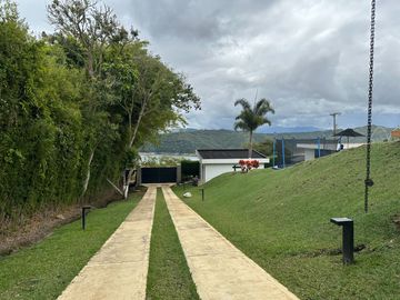 Venta de Imponente Finca de Lujo en el Corazón del Lago Calima – Un Refugio Exclusivo para los Amantes del Lujo, los Deportes Acuáticos y la Vida en F