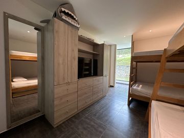 Venta de Imponente Finca de Lujo en el Corazón del Lago Calima – Un Refugio Exclusivo para los Amantes del Lujo, los Deportes Acuáticos y la Vida en F