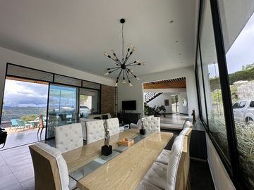 Venta de Imponente Finca de Lujo en el Corazón del Lago Calima – Un Refugio Exclusivo para los Amantes del Lujo, los Deportes Acuáticos y la Vida en F