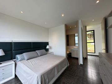 Venta de Imponente Finca de Lujo en el Corazón del Lago Calima – Un Refugio Exclusivo para los Amantes del Lujo, los Deportes Acuáticos y la Vida en F