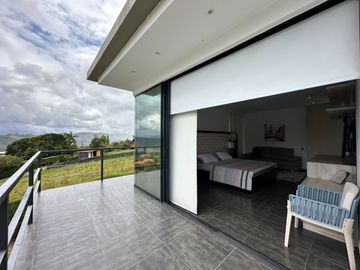 Venta de Imponente Finca de Lujo en el Corazón del Lago Calima – Un Refugio Exclusivo para los Amantes del Lujo, los Deportes Acuáticos y la Vida en F