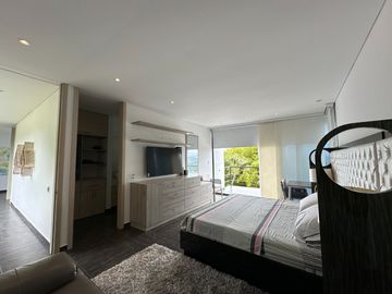 Venta de Imponente Finca de Lujo en el Corazón del Lago Calima – Un Refugio Exclusivo para los Amantes del Lujo, los Deportes Acuáticos y la Vida en F