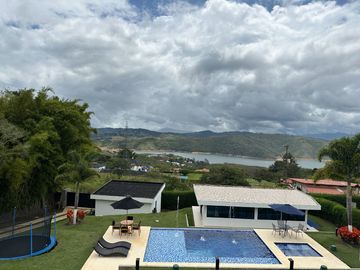 Venta de Imponente Finca de Lujo en el Corazón del Lago Calima – Un Refugio Exclusivo para los Amantes del Lujo, los Deportes Acuáticos y la Vida en F