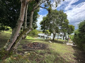 Venta de Imponente Finca de Lujo en el Corazón del Lago Calima – Un Refugio Exclusivo para los Amantes del Lujo, los Deportes Acuáticos y la Vida en F