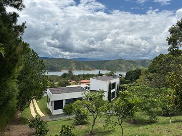Venta de Imponente Finca de Lujo en el Corazón del Lago Calima – Un Refugio Exclusivo para los Amantes del Lujo, los Deportes Acuáticos y la Vida en F