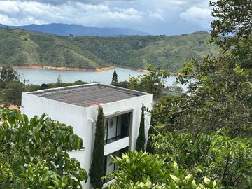 Venta de Imponente Finca de Lujo en el Corazón del Lago Calima – Un Refugio Exclusivo para los Amantes del Lujo, los Deportes Acuáticos y la Vida en F