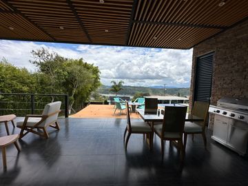Venta de Imponente Finca de Lujo en el Corazón del Lago Calima – Un Refugio Exclusivo para los Amantes del Lujo, los Deportes Acuáticos y la Vida en F