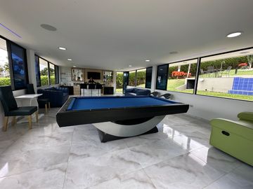 Venta de Imponente Finca de Lujo en el Corazón del Lago Calima – Un Refugio Exclusivo para los Amantes del Lujo, los Deportes Acuáticos y la Vida en F
