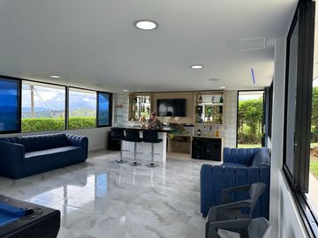 Venta de Imponente Finca de Lujo en el Corazón del Lago Calima – Un Refugio Exclusivo para los Amantes del Lujo, los Deportes Acuáticos y la Vida en F