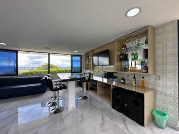 Venta de Imponente Finca de Lujo en el Corazón del Lago Calima – Un Refugio Exclusivo para los Amantes del Lujo, los Deportes Acuáticos y la Vida en F