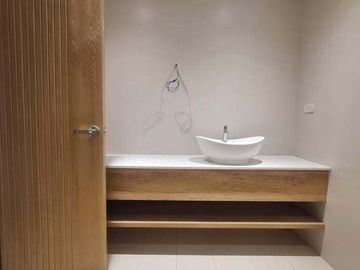 🏡 DUPLEX TOWNHOUSE FOR SALE IN KAMIAS/ANONAS AREA!!!