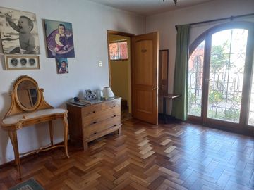 Quilpué. Tradicional y amplia casa en barrio residencial.