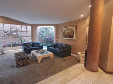 EXCLUSIVA CASA EN LA MOLINA VIEJA – AMPLIA, ILUMINADA Y CON EXCELENTES ACABADOS
