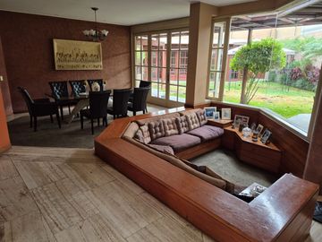 EXCLUSIVA CASA EN LA MOLINA VIEJA – AMPLIA, ILUMINADA Y CON EXCELENTES ACABADOS