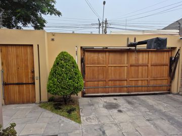 EXCLUSIVA CASA EN LA MOLINA VIEJA – AMPLIA, ILUMINADA Y CON EXCELENTES ACABADOS