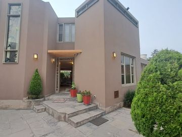 EXCLUSIVA CASA EN LA MOLINA VIEJA – AMPLIA, ILUMINADA Y CON EXCELENTES ACABADOS