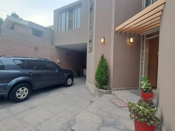 EXCLUSIVA CASA EN LA MOLINA VIEJA – AMPLIA, ILUMINADA Y CON EXCELENTES ACABADOS
