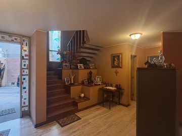 EXCLUSIVA CASA EN LA MOLINA VIEJA – AMPLIA, ILUMINADA Y CON EXCELENTES ACABADOS