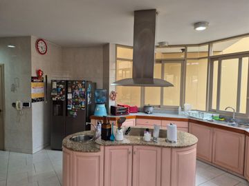 EXCLUSIVA CASA EN LA MOLINA VIEJA – AMPLIA, ILUMINADA Y CON EXCELENTES ACABADOS