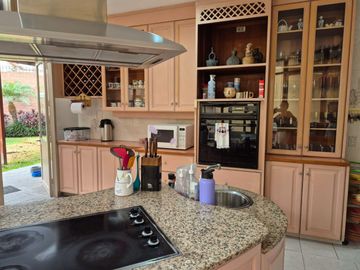 EXCLUSIVA CASA EN LA MOLINA VIEJA – AMPLIA, ILUMINADA Y CON EXCELENTES ACABADOS