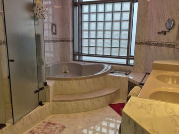 EXCLUSIVA CASA EN LA MOLINA VIEJA – AMPLIA, ILUMINADA Y CON EXCELENTES ACABADOS