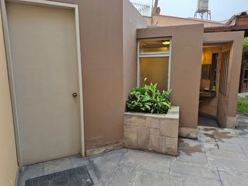 EXCLUSIVA CASA EN LA MOLINA VIEJA – AMPLIA, ILUMINADA Y CON EXCELENTES ACABADOS