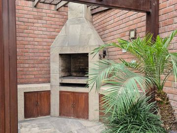 EXCLUSIVA CASA EN LA MOLINA VIEJA – AMPLIA, ILUMINADA Y CON EXCELENTES ACABADOS